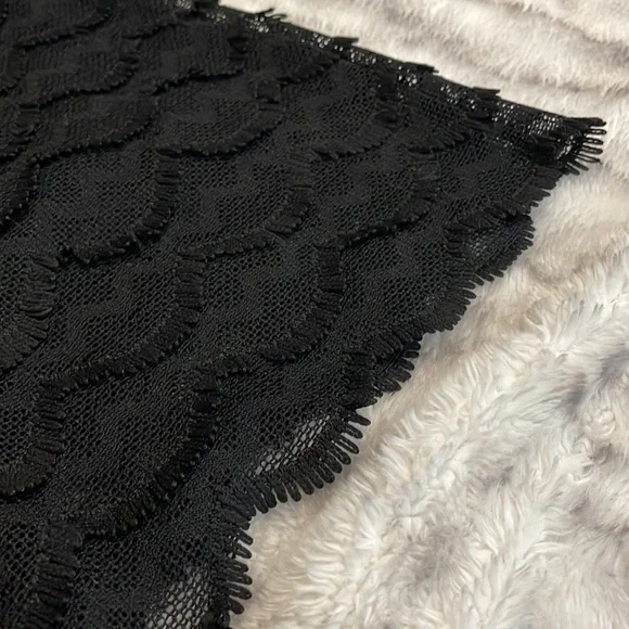 Elegant Guess Strapless Scalloped Lace Mini Dress - BUNDLE ONLY - Picture 4 of 8